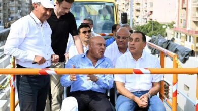 رئيس الوزراء ووزير النقل يستقلان عربة بالمرحلة الأولى لمترو الإسكندرية لمتابعة معدلات التنفيذ ميدانياً