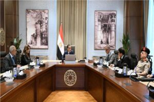 رئيس الوزراء يستعرض موقف تنفيذ عدد من مشروعات الخطة الاستثمارية لمحافظة الجيزة 