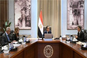 رئيس الوزراء يتابع مع محافظ القليوبية الموقف التنفيذي لعدد من المشروعات التنموية والخدمية