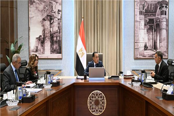 رئيس الوزراء يتابع مع محافظ القليوبية الموقف التنفيذي لعدد من المشروعات التنموية والخدمية 