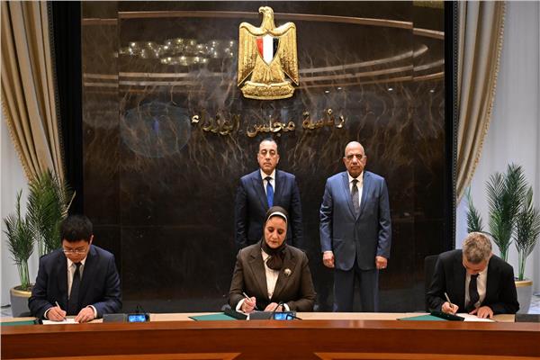 رئيس الوزراء يشهد توقيع مذكرة تفاهم لإنشاء أول مصنع لتوربينات الرياح 