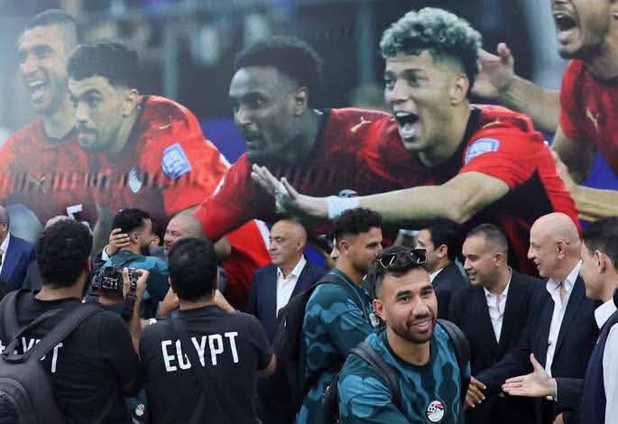وزراء الطيران والشباب والصحة يستقبلون بعثة المنتخب الوطني بمطار العلمين
