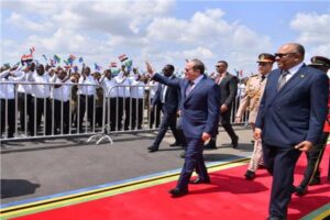 متحدث الرئاسة ينشر صور وصول الرئيس السيسي إلى تنزانيا في مستهل زيارة رسمية 