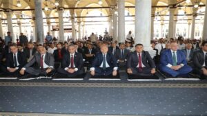 3 محافظين يؤدون صلاة الجمعة بمسجد عمرو ابن العاص احتفالا بالعيد القومي للقاهرة 
