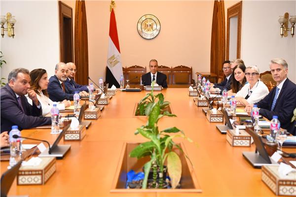 خلال لقائه وفد البرلمان الأوروبي وزير الخارجية: الارتقاء بأوضاع حقوق الإنسان عملية ممتدة وتراكمية 