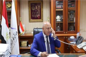 وزارة النقل يهاتف المواطنة التي تصدت لرشق القطارات بالحجارة: قدمت نموذجًا للمرأة المصرية العظيمة