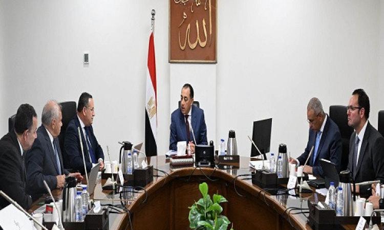 تنفيذا لتكليفات فخامة الرئيس ..رئيس الوزراء يتابع جهود تطوير منظومة التعليم على أساس الجدارة والتميز 