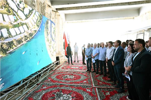 خلال جولة العلمين رئيس الوزراء يتفقد مشروع نفق الطريق الساحلي «بو غاز نيو مارينا»