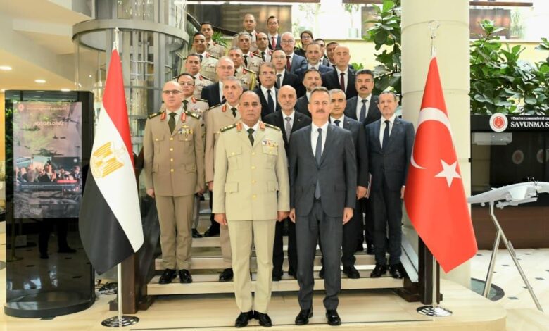وزيرالدفاع يعود إلى مصر بعد انتهاء زيارته الرسمية لتركيا 