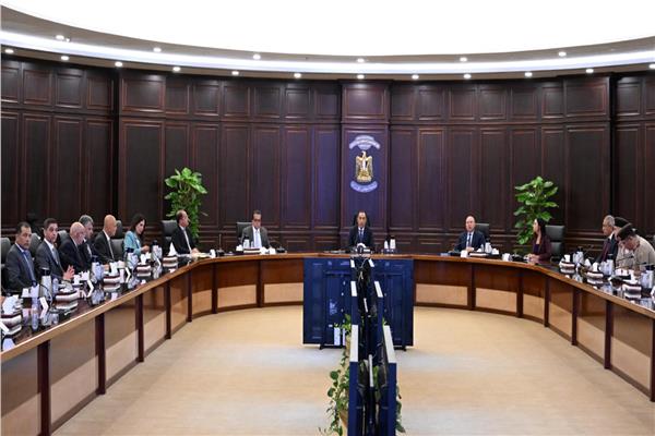 رئيس الوزراء يتابع الموقف التنفيذي للمبادرة الرئاسية "حياة كريمة" 
