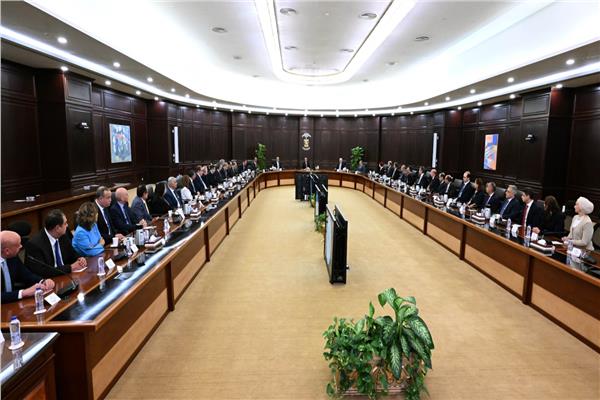 رئيس الوزراء يلتقي رؤساء البعثات الدبلوماسية المرشحين بالخارج 