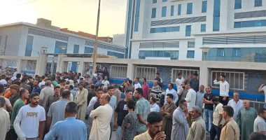 ارتفاع عدد ضحايا حادث الدواويس لـ17 والأسر تنتظر تصاريح الدفن وتسلم الجثامين 