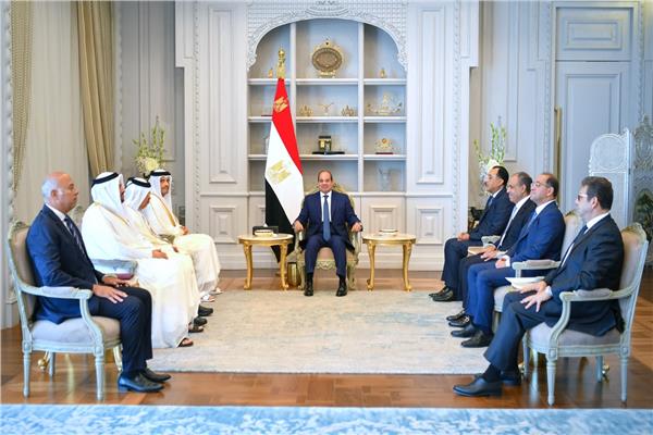 الرئيس السيسي: نتطلع لزيادة الاستثمارات القطرية بمصر خلال استقباله رئيس الوزراء القطري 