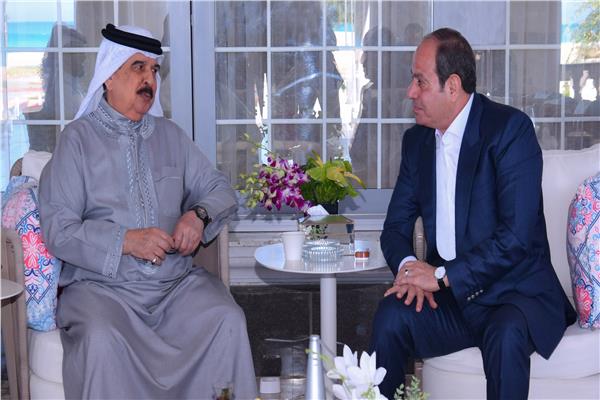 الرئيس السيسي وملك البحرين يؤكدان تعزيز التعاون والتنسيق لمواجهة تحديات المنطقة