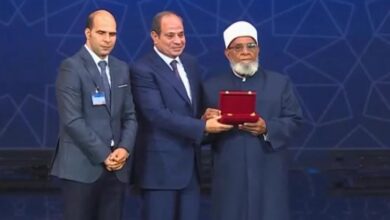 الرئيس السيسي يكرم عددا من العلماء والنابهين بوسام العلوم والفنون من الطبقة الأولى  
