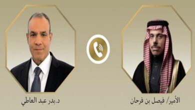 وزير الخارجية يبحث مع نظيره السعودي مستجدات الأوضاع الإقليمية واحتواء التصعيد 