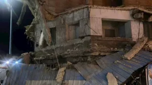 إخلاء 3 أسر.. انهيار جزئي لعقار من 4 طوابق بروض الفرج جراء الزلزال