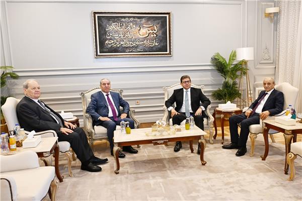 رئيس المخابرات العامة يستقبل وفد السلطة الفلسطينية