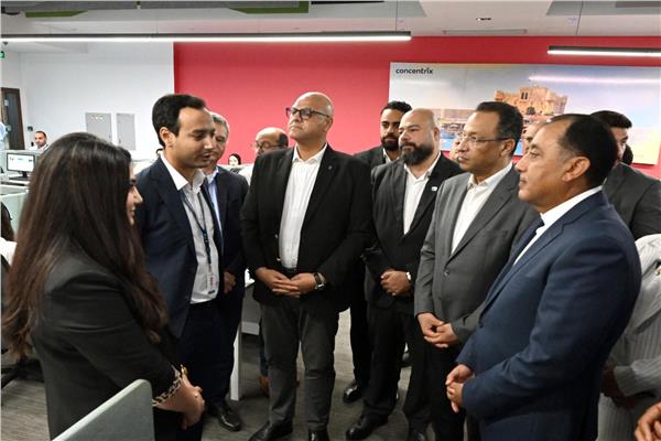 مدبولى خلال زيارته لشركة "كونسنتركس" يشيد بالنماذج الشبابية الناجحة وقدرتهم على تلبية احتياجات سوق العمل 