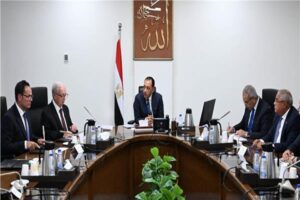رئيس الوزراء يتابع مستجدات الموقف التنفيذي لمشروعات تطوير الشركة القابضة للغزل والنسيج 