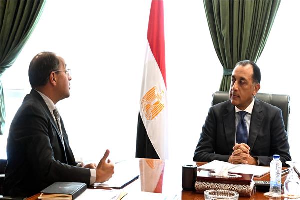 رئيس الوزراء يلتقي وزير المالية لمتابعة عدد من ملفات عمل الوزارة 