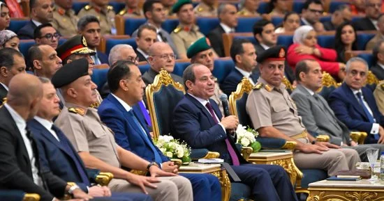 الرئيس السيسى: نحمد الله على ما أنعم به مصر من أفضال وعلى المصريين الانتباه لبلدهم ويؤكد علينا مسئولية للحفاظ على الدولة المصرية وليس شخص الرئيس 