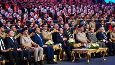 الرئيس السيسى يحذر من الاستعلاء بالمناصب أو الوظائف أو بالتدين أو بالشعور بالاستقامة.. إصلاح المؤسسات الحقيقى يحتاج مسار جاد والهدف ليس عسكرة الدولة ويؤكدهدف دورات الأكاديمية العسكرية تحصين الشباب ضد فكرة تخريب مصر