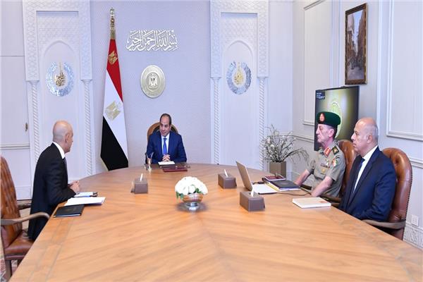  السيسي يوجه بصرف العلاوة الشهرية للمعلمين ومديري المدارس الذين اجتازوا دورات الأكاديمية العسكرية 