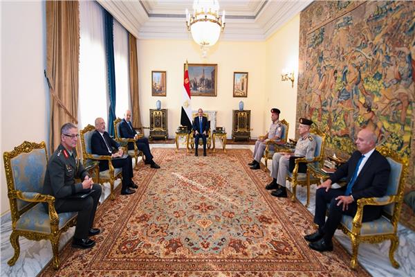 الرئيس السيسي يستقبل وزير الدفاع اليوناني لبحث الشراكة الاستراتيجية فى المجال العسكرى والدفاعى