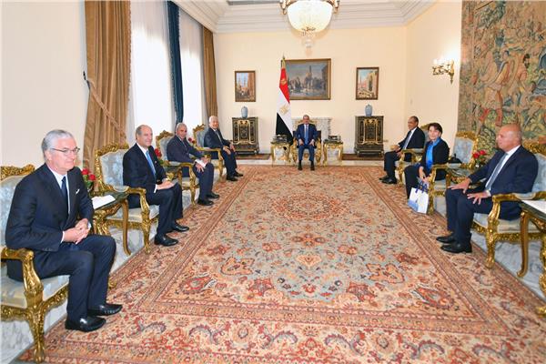 الرئيس السيسي يوجه دعوة لـ «ميلوني» لزيارة مصر ويؤكد تطور العلاقات مع إيطاليا 