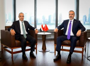 وزير الخارجية يبحث مع وزير الخارجية التركي العلاقات الثنائية ويشيد بالمستوى المتميز للعلاقات المصرية-الجزائرية