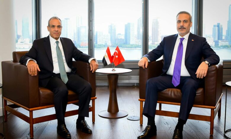 وزير الخارجية يبحث مع وزير الخارجية التركي العلاقات الثنائية ويشيد بالمستوى المتميز للعلاقات المصرية-الجزائرية