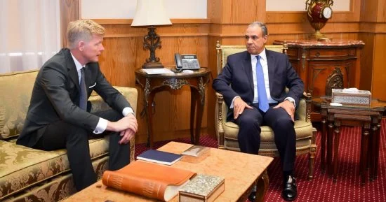 وزير الخارجية يبحث مع مبعوث الأمين العام للأمم المتحدة لليمن آخر التطورات 