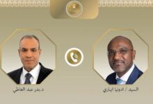 اتصال هاتفي بين وزير الخارجية ونظيره الأوغندي لبحث سبل تعزيز العلاقات الثنائية 