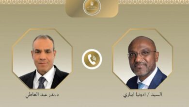 اتصال هاتفي بين وزير الخارجية ونظيره الأوغندي لبحث سبل تعزيز العلاقات الثنائية 
