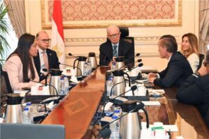  نائب رئيس الوزراء للشؤون الاقتصادية يستقبل وفدًا من مجموعة إنتيسا سان باولو الإيطالية 
