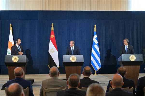 قمة العلمين الثلاثية لمصر وفبرص واليونان: دعم الأمن المائي المصري ولا تهجير لسكان فلسطين 