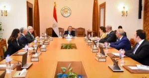 وزير الخارجية يؤكد أهمية تعظيم الاستفادة من فرص مسارات الهجرة النظامية 