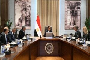 مدبولي يلتقي الرئيس التنفيذي لشركة «أكور» الفرنسية لبحث التوسع في الاستثمارات الفندفية