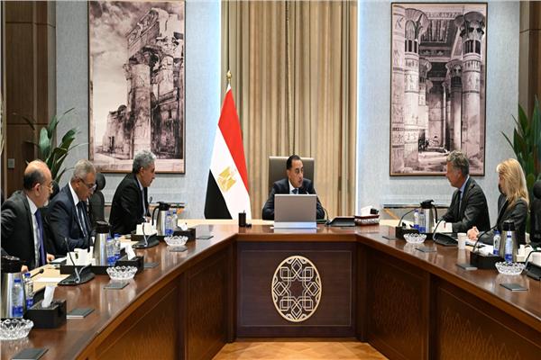 مدبولي يلتقي الرئيس التنفيذي لشركة «أكور» الفرنسية لبحث التوسع في الاستثمارات الفندفية
