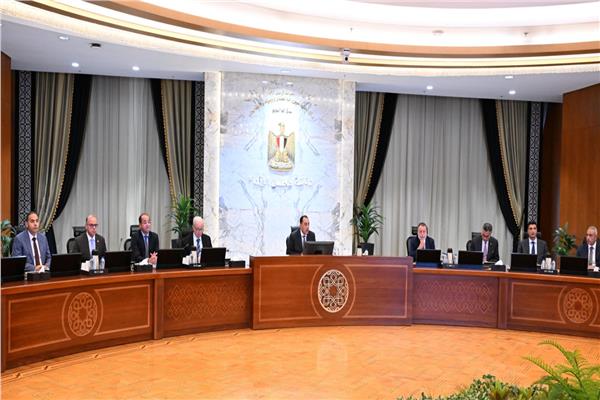 مدبولى" يترأس اجتماع "المجموعة الاقتصادية".. ويؤكد استمرار الإصلاح الاقتصادي وتعزيز الحماية الاجتماعية 