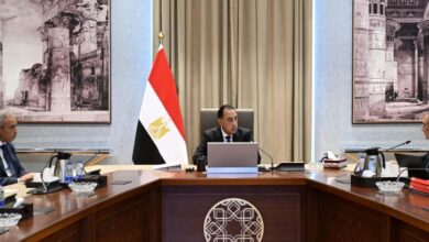 رئيس الوزراء يتابع ملفات عمل المركز الوطني لتخطيط استخدامات أراضي الدولة 