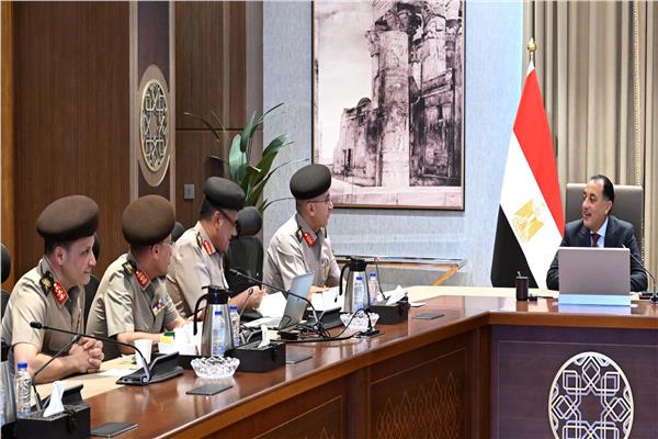 رئيس الوزراء يتابع موقف المشروعات الجاري تنفيذها بالتعاون مع الهيئة الهندسية 