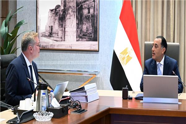 رئيس مجلس الوزراء يستعرض مع وزير البترول خطة تأمين احتياجات السوق من الطاقة 