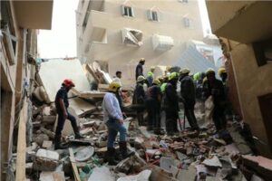 3ناجين من أسفل عقار حدائق القبة المنهار.. وجار البحث عن آخرين 