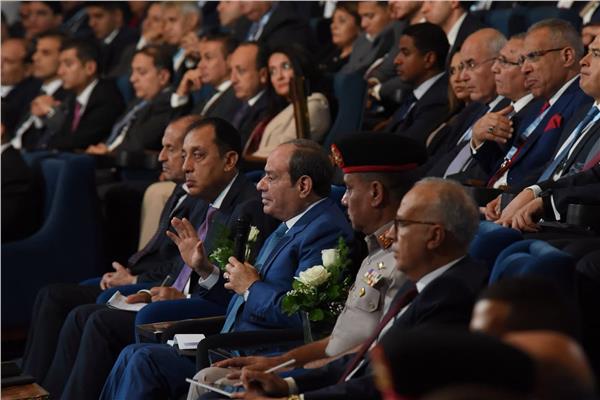 الرئيس السيسي: الجهد العسكري المصري للدفاع عن أراضي المملكة.. ولا يشمل هجومًا على اليمن"«مصر لا تهاجم أحداً»الوطن العربي مصاب بجروح كتيرة أوي"