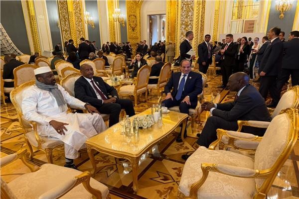 الرئيس السيسي يلتقي البرهان ورئيس جمهورية كينيا والجنرال أسيمي جويتا