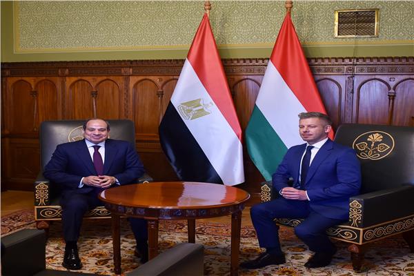 الرئيس السيسي يلتقي رئيس وزراء المجر بمقر البرلمان في بودابست لبحث تعزيز العلاقات الاقتصادية والاستثمارية بين مصر والمجر بإحياء مجموعة "فيشجراد"وتعزيز دورها بين دول وسط أوروبا مع دول الجنوب