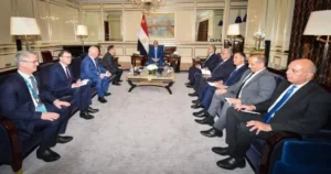 خلال استقباله المدير العام لـ روس أتوم فى موسكو.. فخامة الرئيس السيسى يؤكد أهمية محطة الضبعة النووية لتلبية الاحتياجات من الكهرباء والطاقة.. ويشدد على أهمية التنسيق لتنفيذ المشروع وفقًا للأطر الزمنية المحددة 