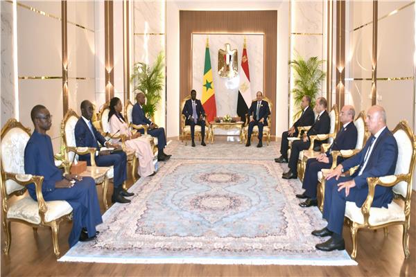 الرئيس السيسي يبحث مع نظيره السنغالي تعزيز العلاقات التاريخية والتعاون بين البلدين ويؤكد استعداد مصر لدعم تنفيذ"الخطة الخمسية للسنغال"